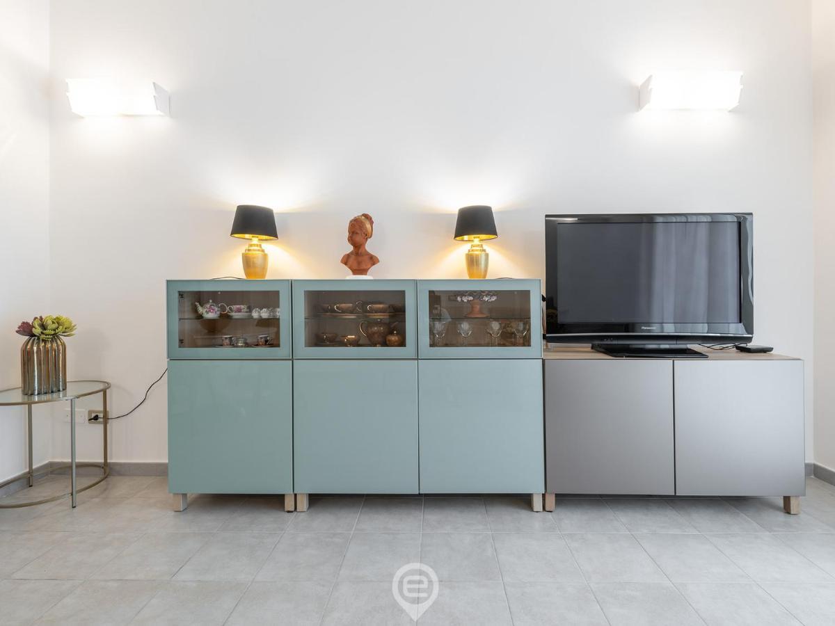 White Gold Apartment Каляри Екстериор снимка